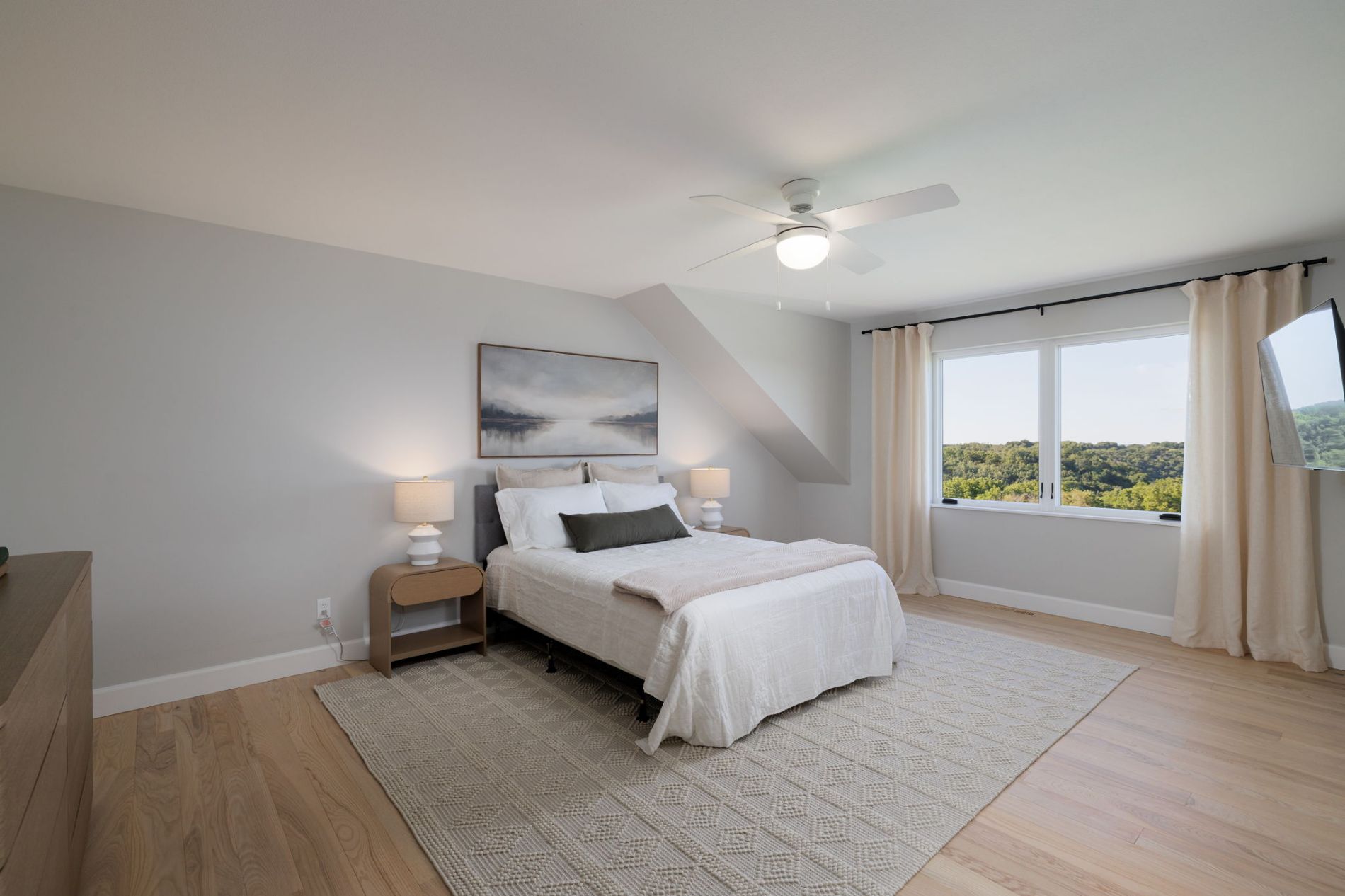 Bedroom 3 Overlooking the Bluff Country